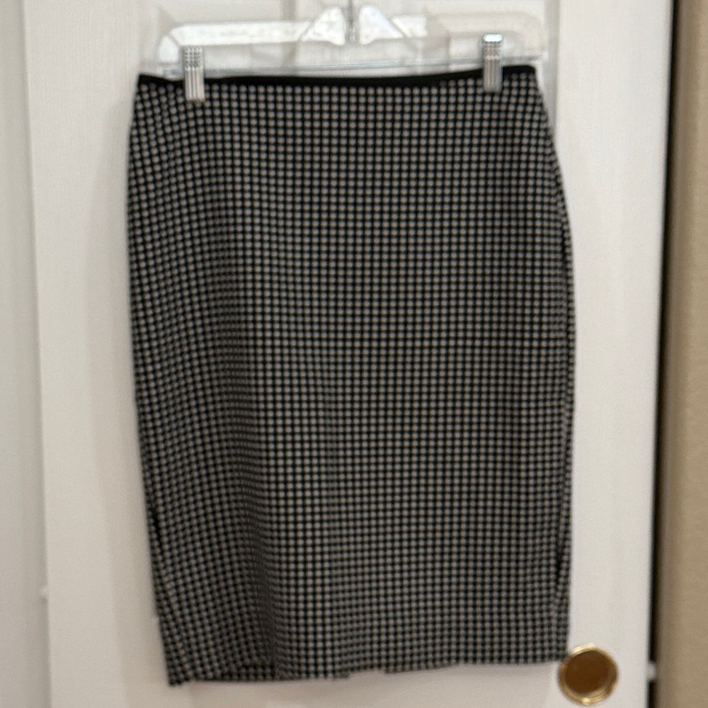 White House Black Market Classic Checkered Skirt size 2